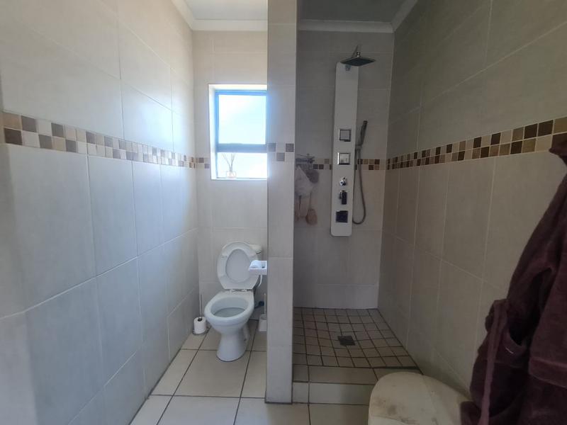 5 Bedroom Property for Sale in Uitsig Free State